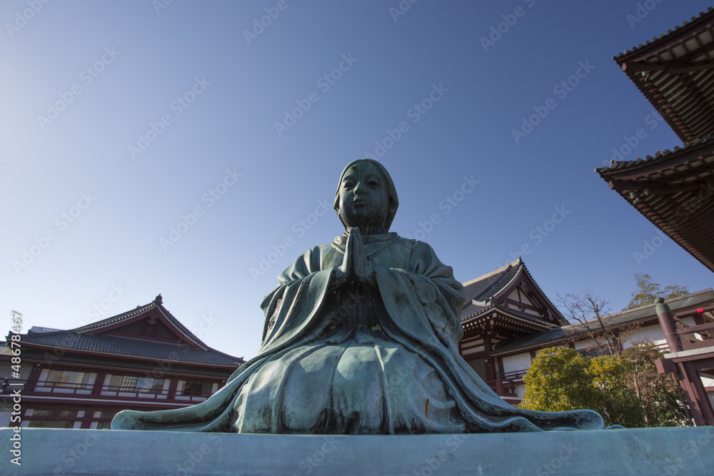 Fototapeta premium Little Buddha at the Zojoji Temple, Tokyo
