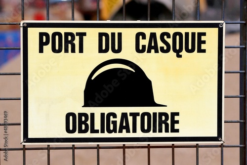 Port du casque obligatoire à l'entrée d'un chantier