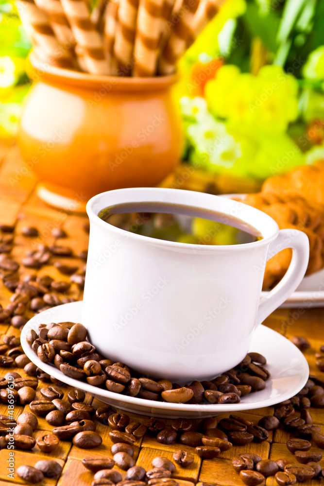 Coffee cup with fresh coffe beans for breakfast Coffee cup with fresh coffe beans for breakfast