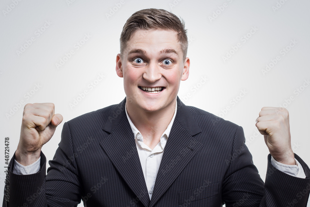 Jubelnder Geschäftsmann mit irrem Blick Jubelnder Geschäftsmann mit irrem Blick