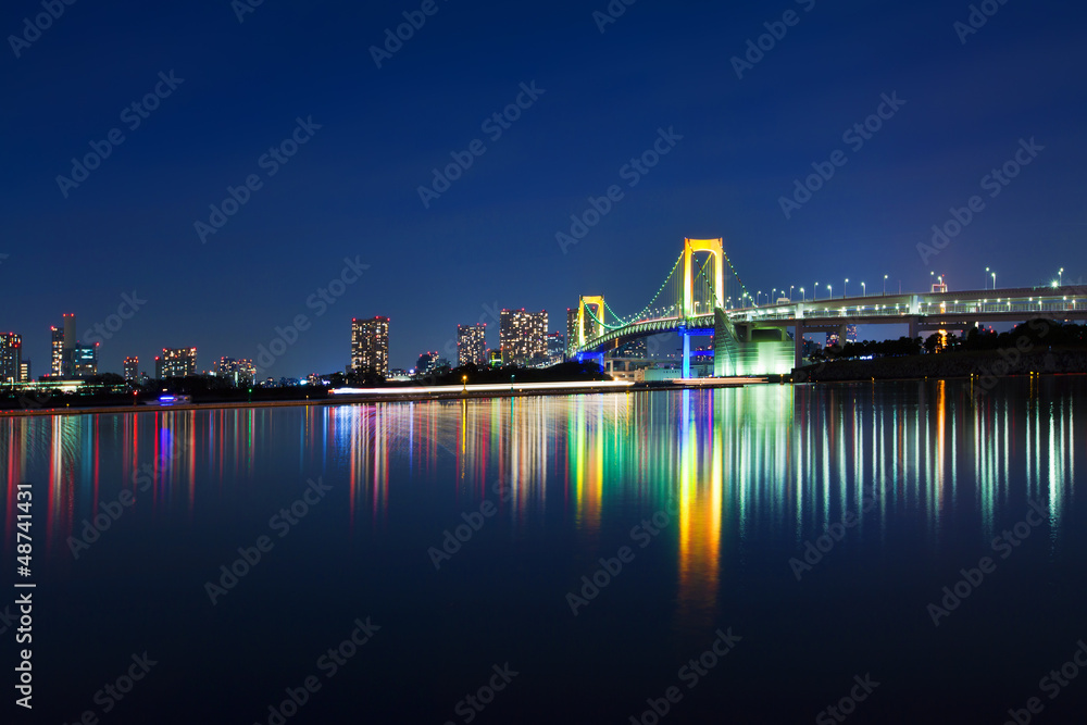 Naklejka premium View of Tokyo at night with Rainbow Bridge