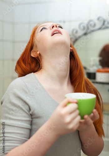 Slika na platnu red-haired teen girl gargling throat