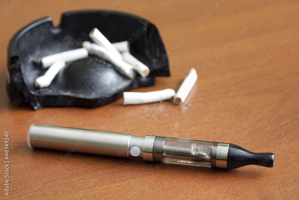 Naklejka premium Electronic cigarette