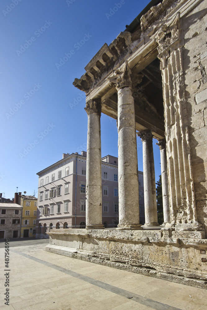 Shy Roman square