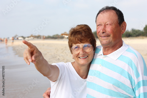 Happy senior couple together © koszivu