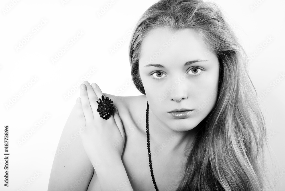 Obraz premium Portrait of the beautiful girl in costume jewellery