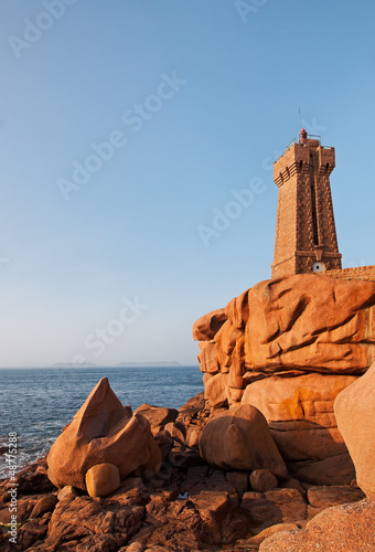 Lighthouse on a Rocky Coast © Provisualstock.com