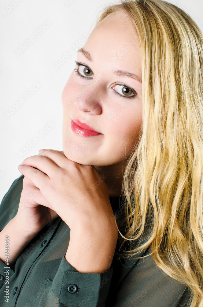 Junge Frau ist verliebt Junge Frau ist verliebt