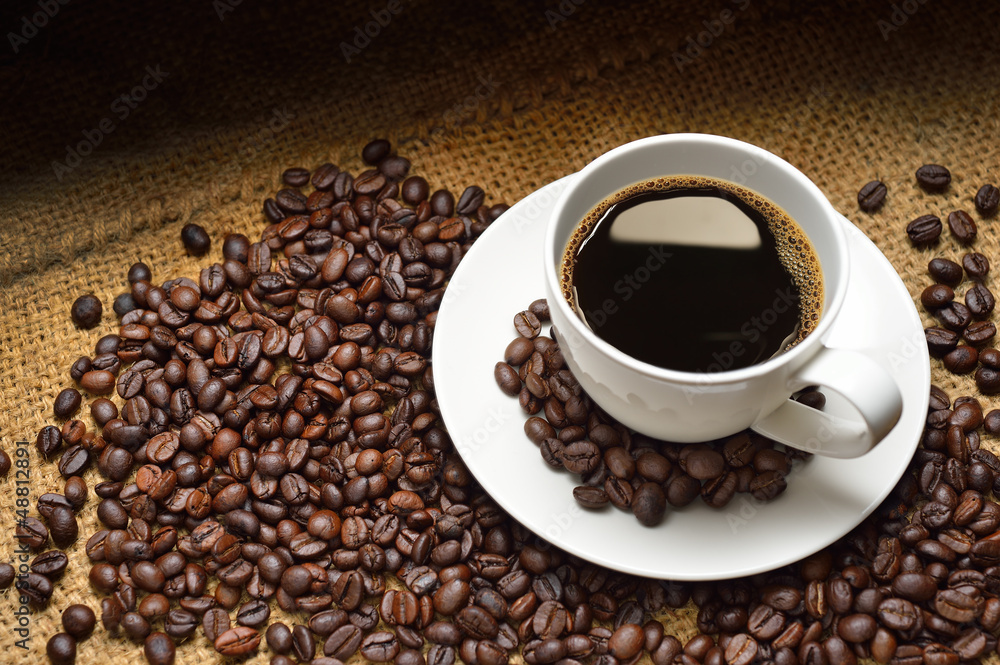 Fototapeta premium coffee cup nd coffee beans