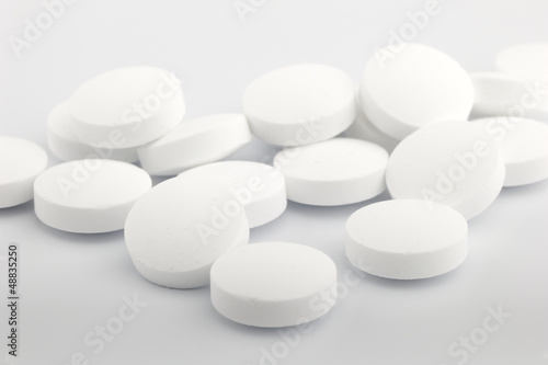 heap of white medicine tablet