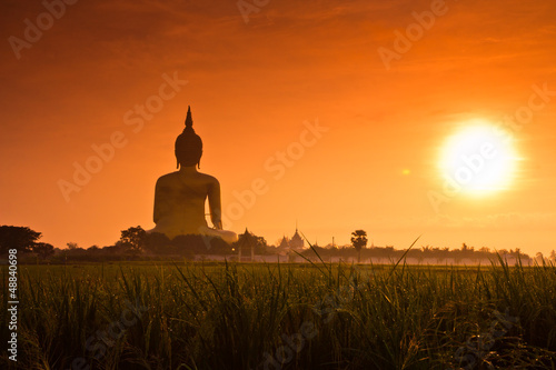 duza-buddha-statua-przy-watem-muang-tajlandia