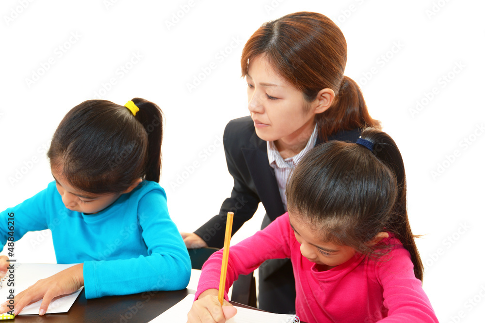 勉強に励む二人の女生徒 勉強に励む二人の女生徒