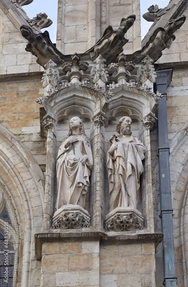 Statues of martyrs. Notre-Dame du Sablon, Brussels