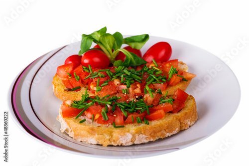 Bruschetta mit Dill und Tomaten