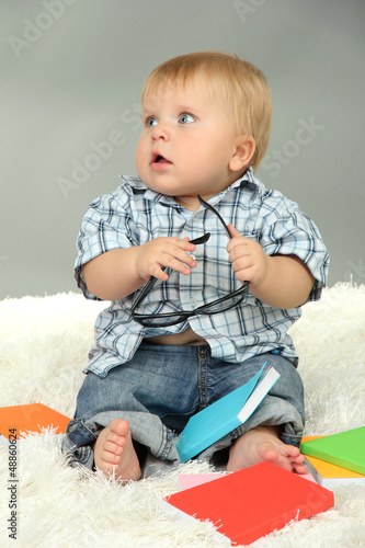 Little boy with multicolor ...