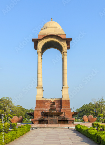 empty canopy of George V at India Gate