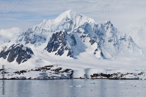 Mount Shackleton oberhalb der Penola Strait photo