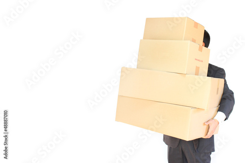 carrying cardboard boxes 引越し 過労
