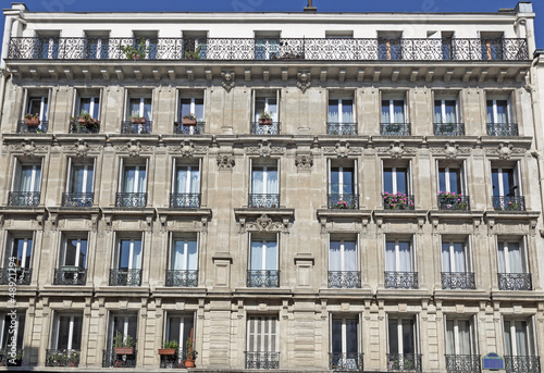 Traditionelles Wohngebäude in Paris, Frankreich