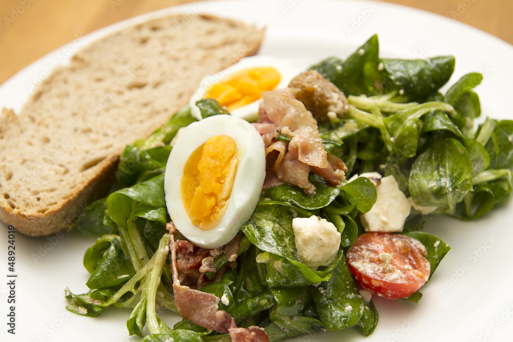 Feldsalat mit Speckstreifen und Schafskaese Stock Photo | Adobe Stock