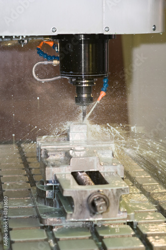 Milling machine working - cooling liquid