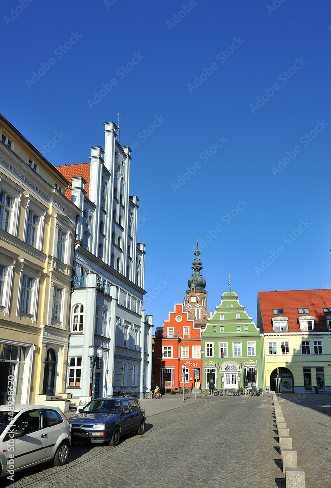 Fototapeta premium Häuserfront Altstadt Greifswald 