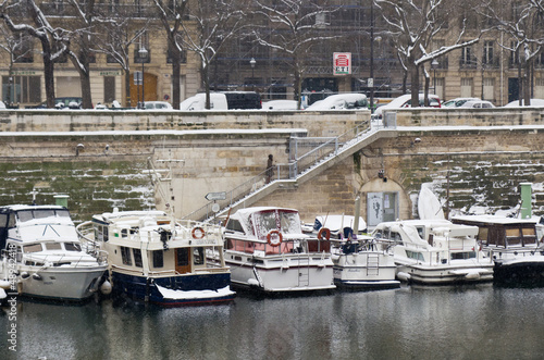 Canal saint martin sous la neige