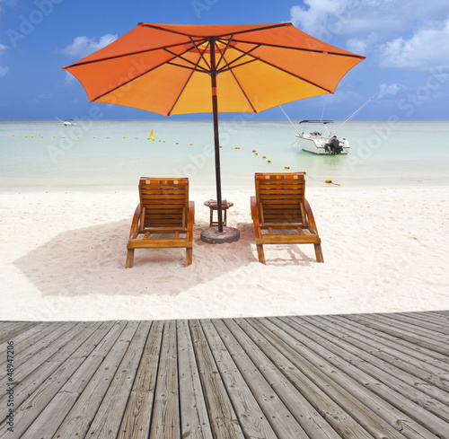 Fototapeta Naklejka Na Ścianę i Meble -  terrasse de promenade sur plage, île Maurice