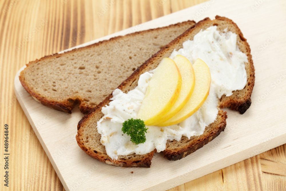Schmalzbrot mit Apfelspalten Schmalzbrot mit Apfelspalten