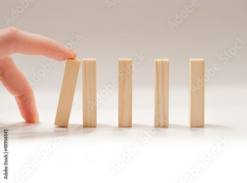 Finger colapsing wooden dominos block