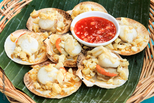 Baked sea scallops with garlic thai style