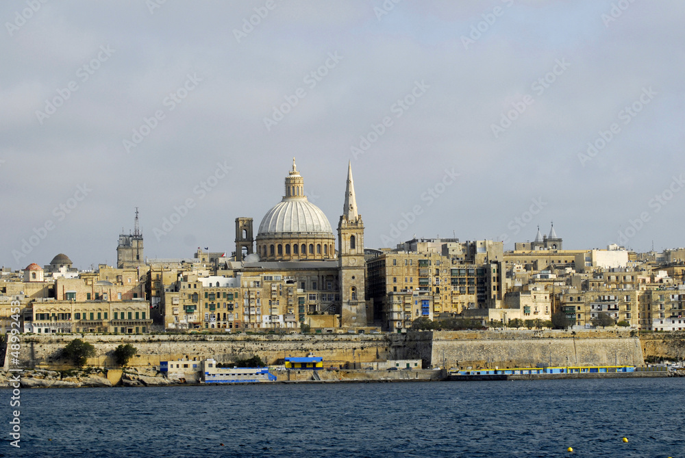 Valletta über der Hafenbucht von Slima