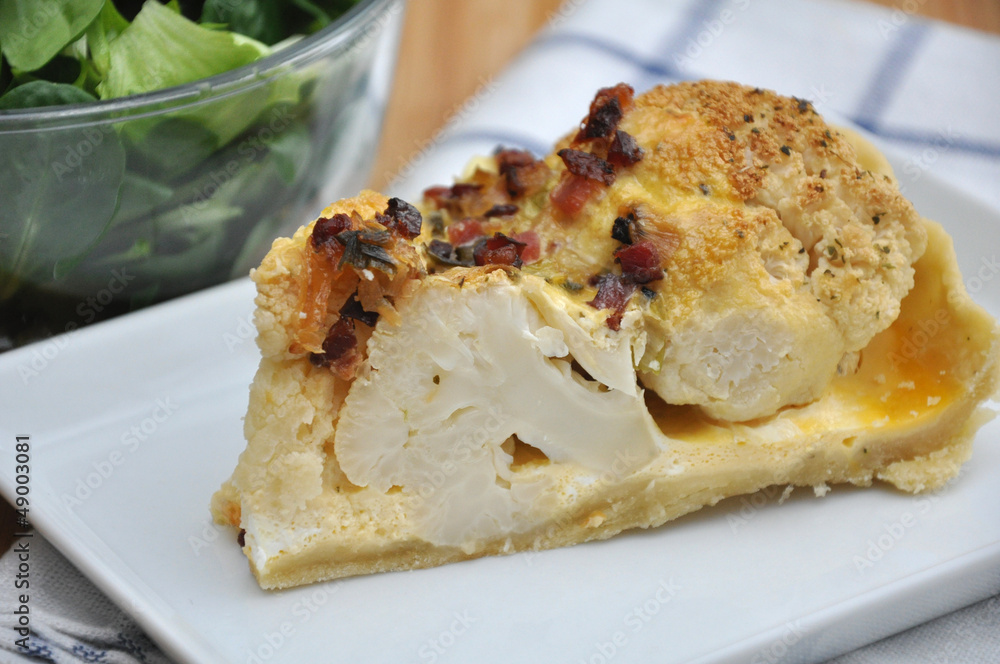 Blumenkohl Quiche mit Salat Blumenkohl Quiche mit Salat