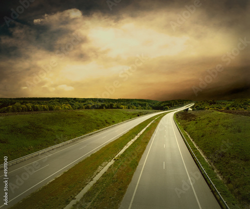 Beautiful view on the road under sky with clouds © Andrii IURLOV
