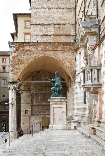 Perugia - Cattedrale di S.Lorenzo - Statua di Papa Giulio III