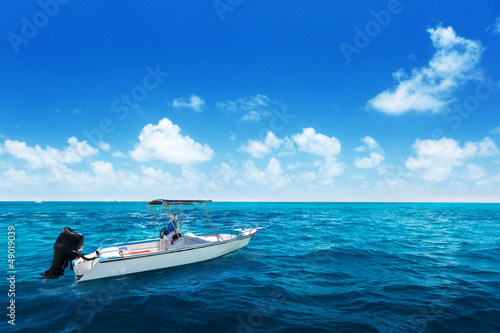 speed boat and water of indian ocean