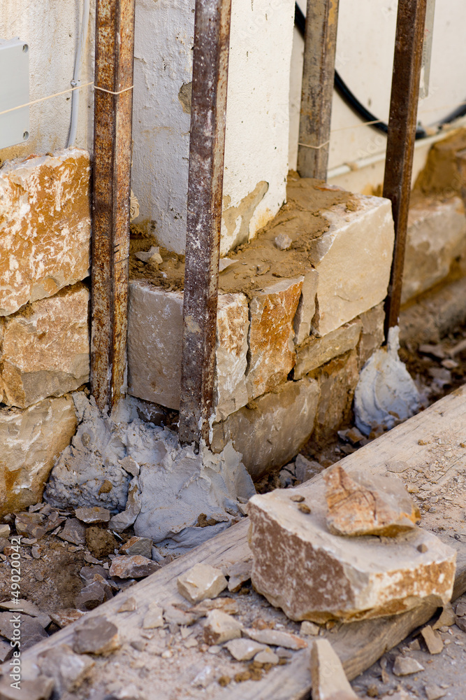 Masonry stone wall construcion process traditional Masonry stone wall construcion process traditional