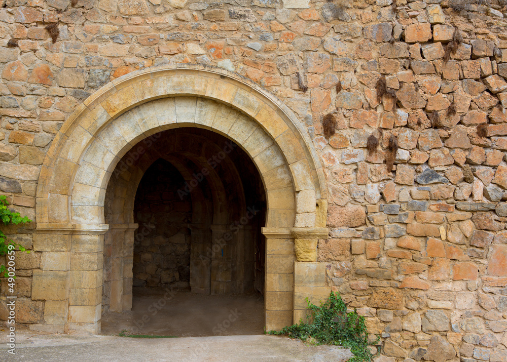 Fototapeta premium Canete Cuenca puerta San Bartolome stone fort Spain