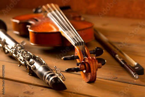 Fototapete Classic music violin and clarinet in vintage wood