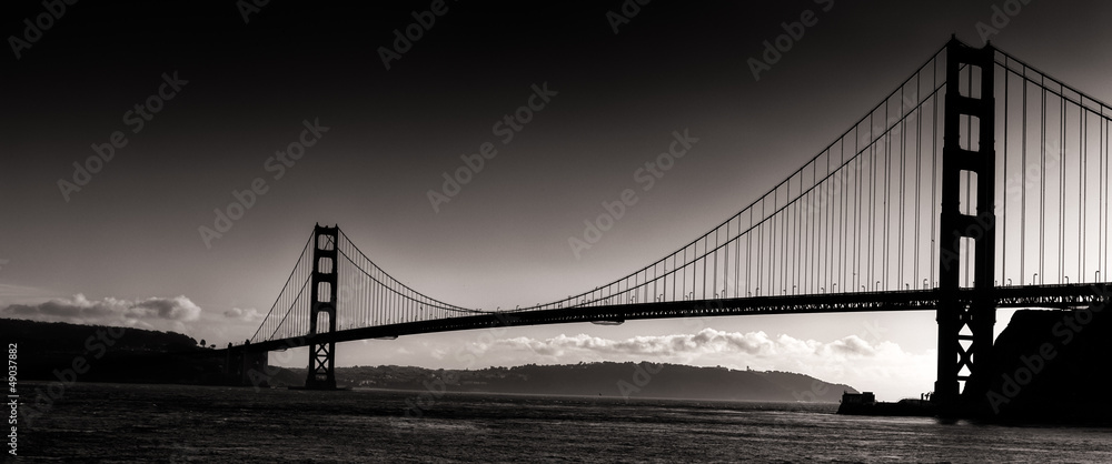 Obraz premium Sunset Silhouette Panoramic View of the Golden Gate Bridge