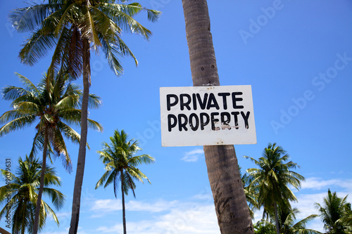 Private Property sign on a palm tree © axel