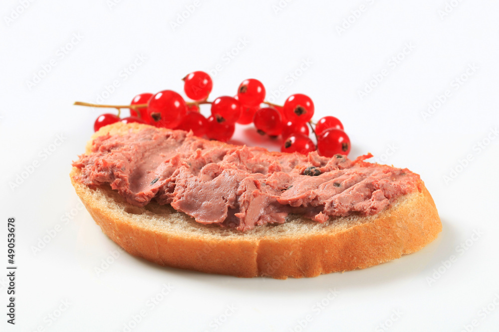 Obraz premium Bread and liver pate
