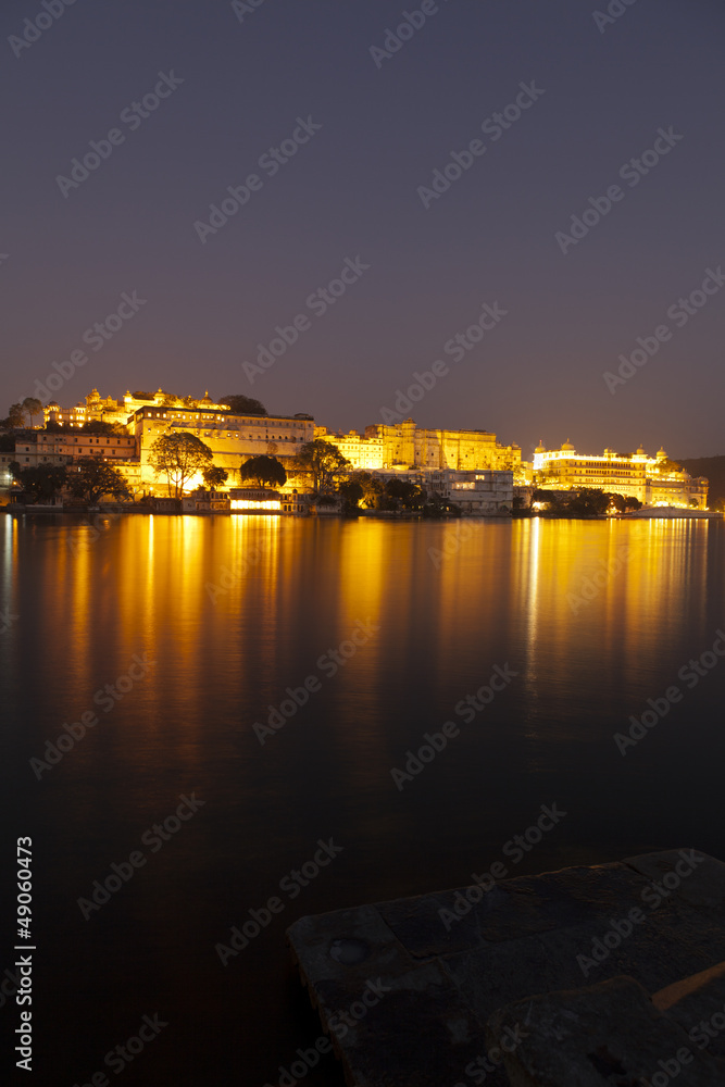 Obraz premium City Palace at night, Udaipur, Rajasthan.