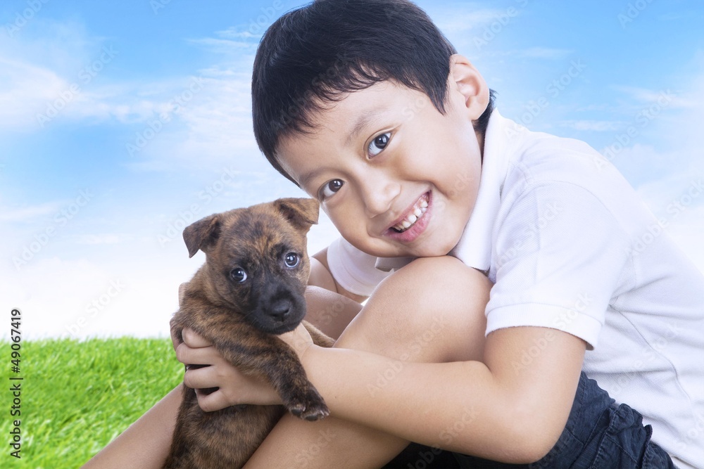 Obraz premium Happy boy and puppy outdoors