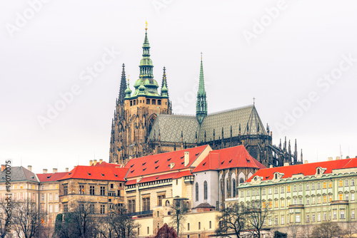 Obraz na plátně Prague Castle and St. Vitus Cathedral distant view