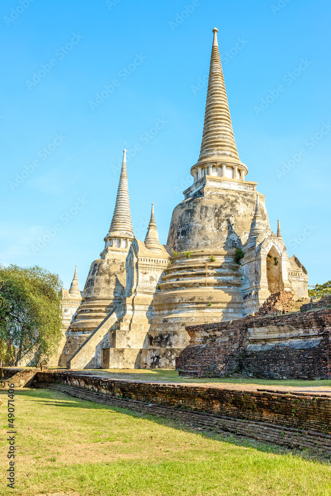 Fototapeta premium The Buddhist stupas at Wat Phra Si Sanphet in Ayutthaya, Thai