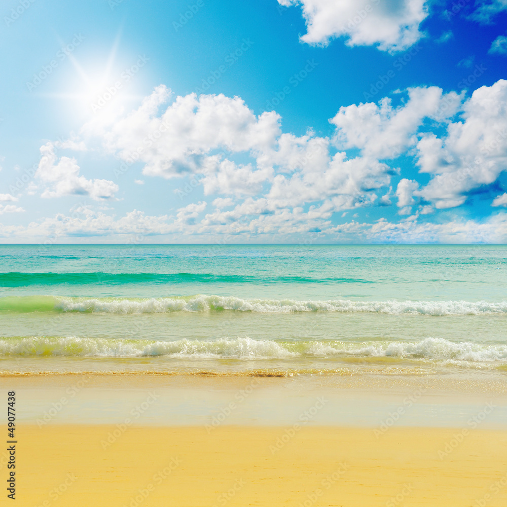 Fototapeta premium Sunny tropical beach on the island