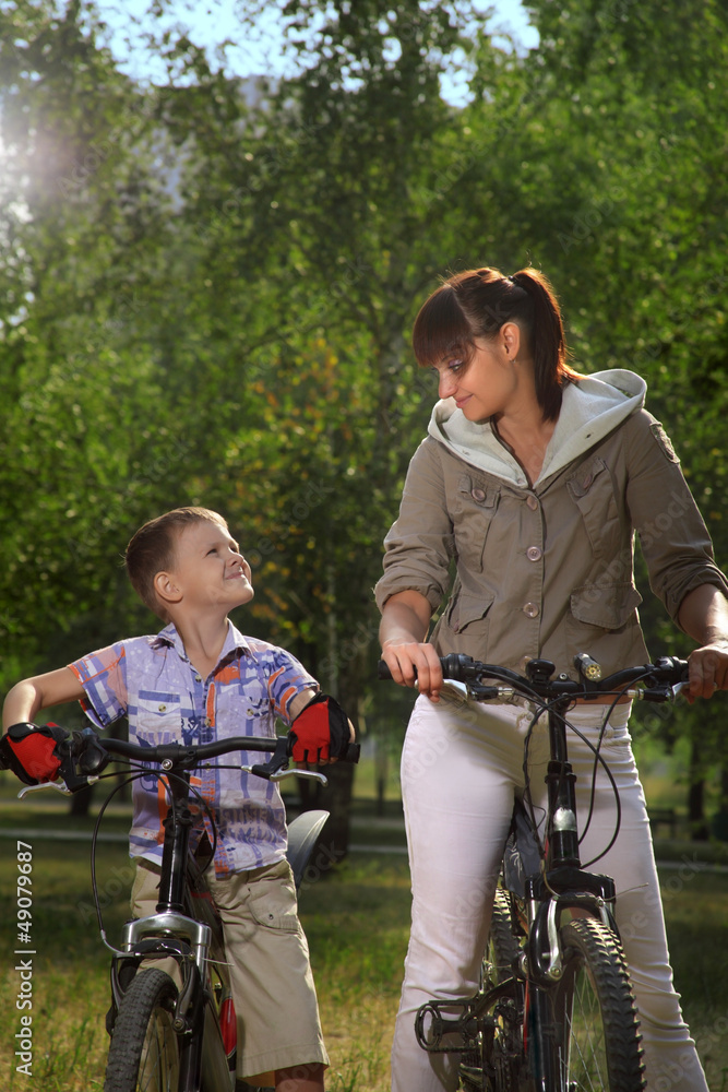 Obraz premium family on bike cycling in park