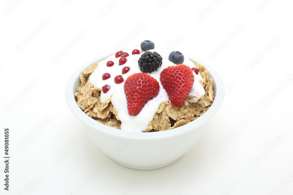 prima colazione con yogurt cereali e frutta prima colazione con yogurt cereali e frutta