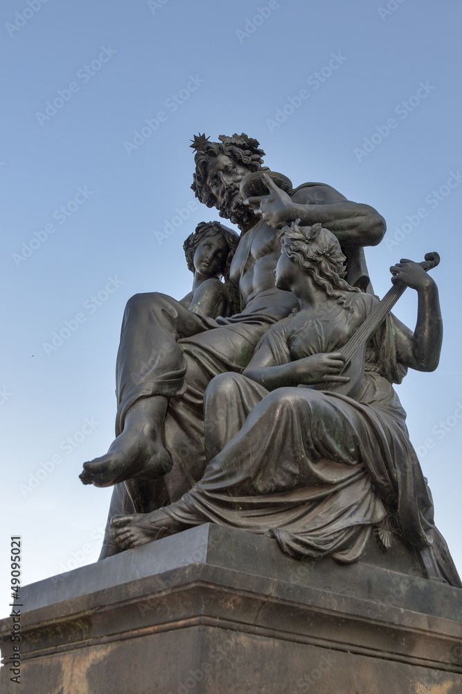 Man and children statue in Dresden